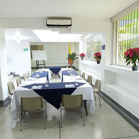 Hotel Casa Santa Monica Norte Кали Экстерьер фото