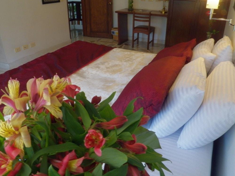 Hotel Casa Santa Monica Norte Кали Экстерьер фото