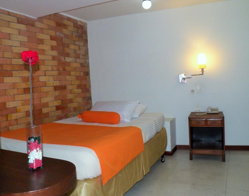 Hotel Casa Santa Monica Norte Кали Экстерьер фото