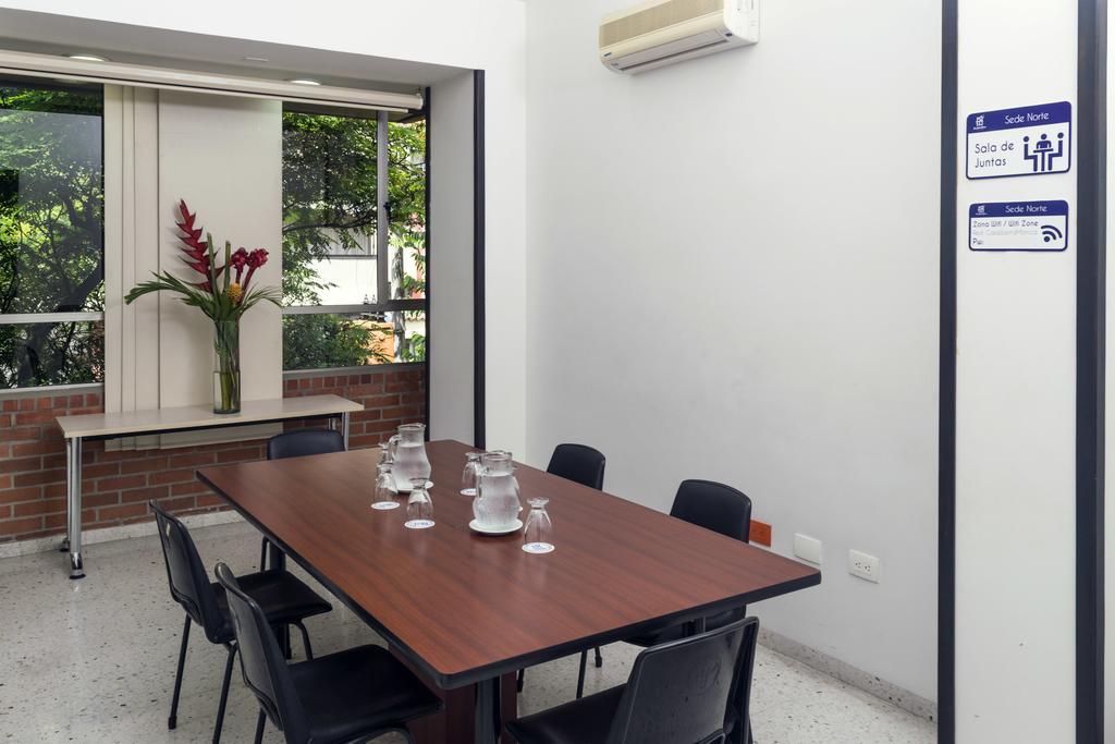 Hotel Casa Santa Monica Norte Кали Экстерьер фото